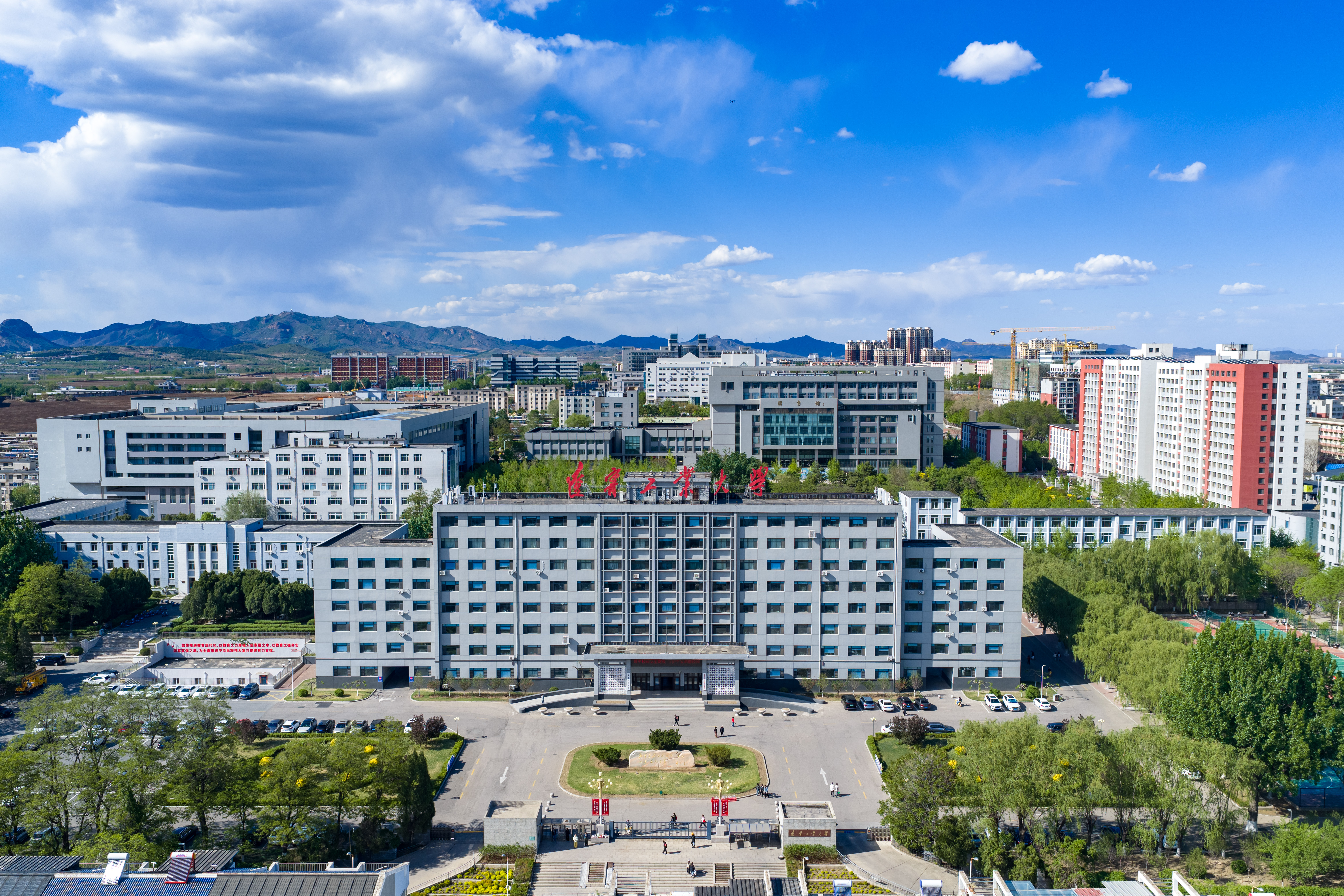 新葡萄AMG官方网站校园建筑风景