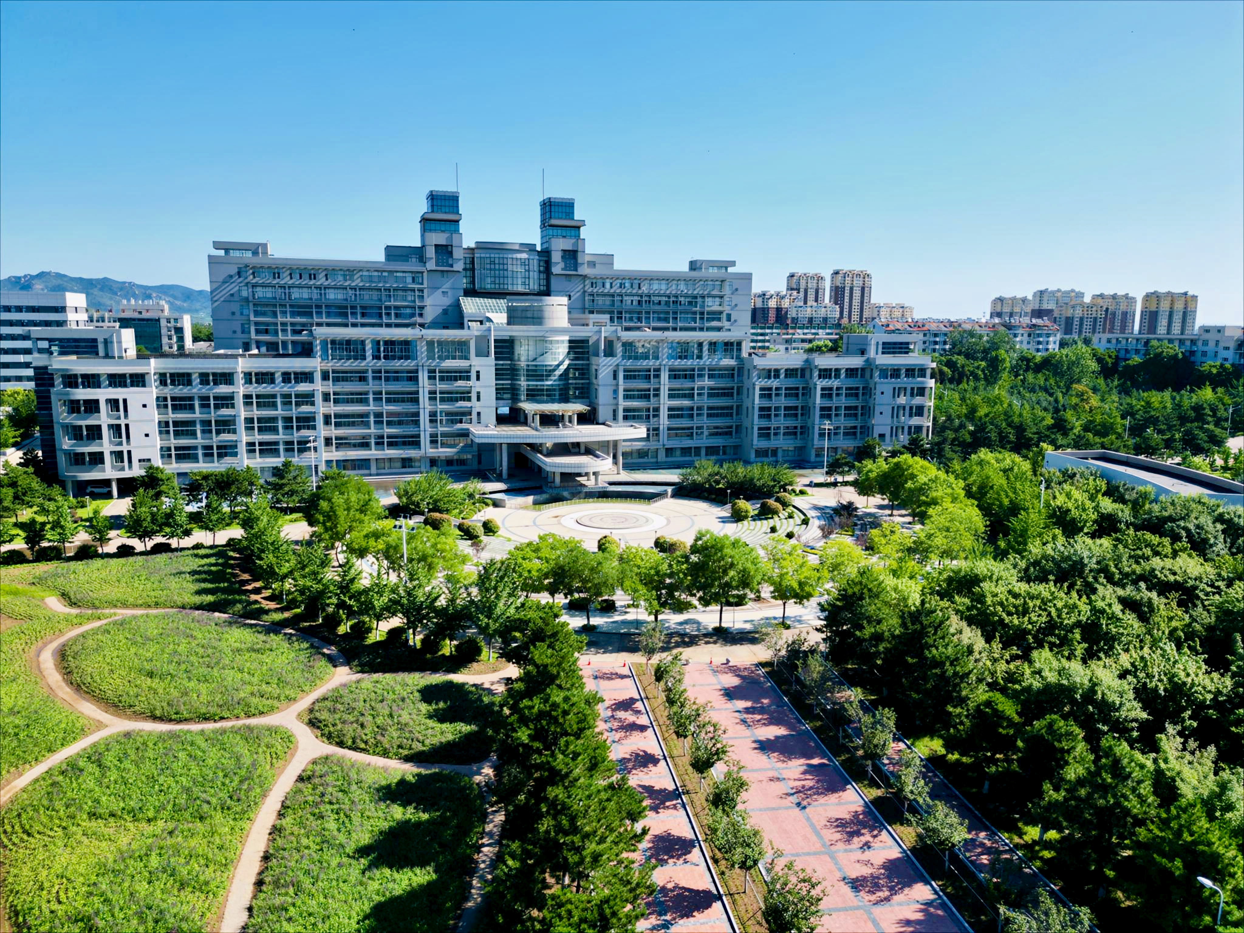 新葡萄AMG官方网站夏季校园风景